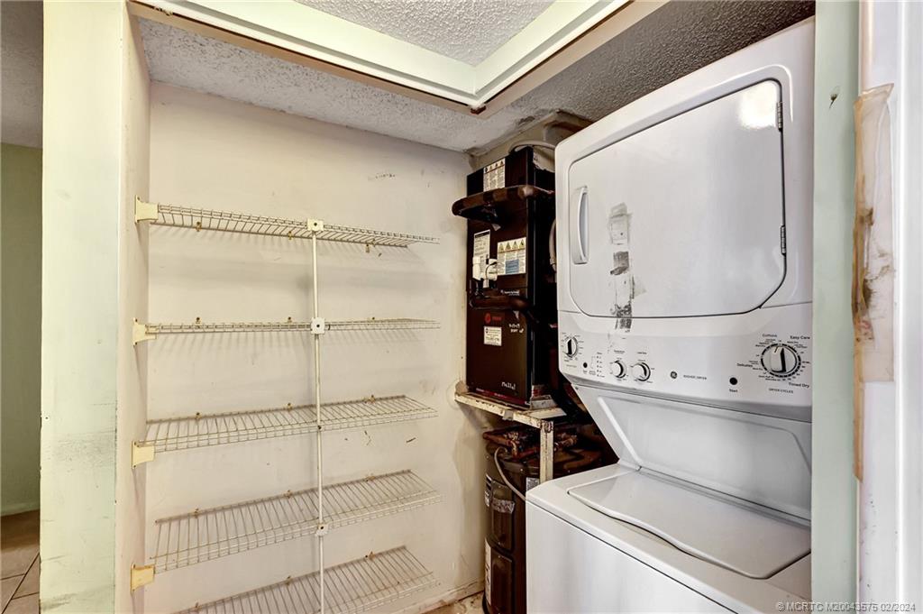 1950 SW Palm City Road 14204