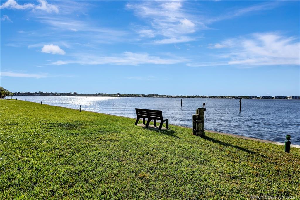 1950 SW Palm City Road 14204