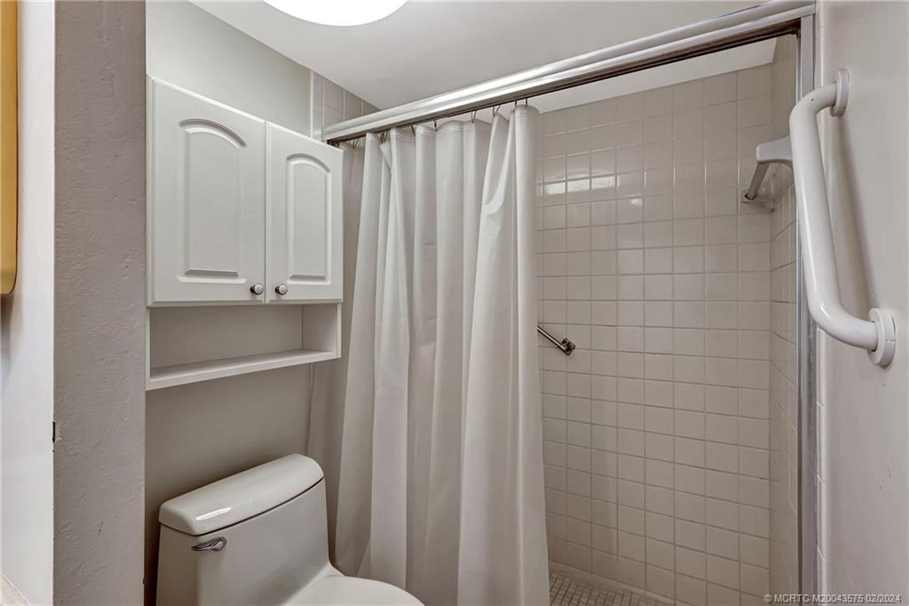 1950 SW Palm City Road 14204