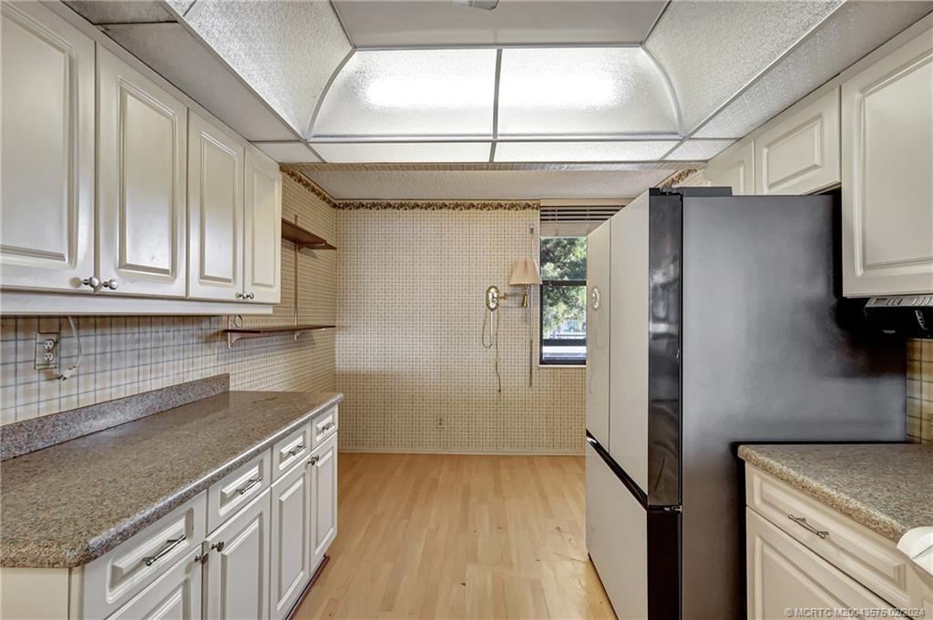 1950 SW Palm City Road 14204