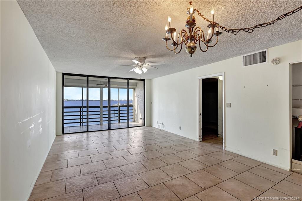 1950 SW Palm City Road 14204