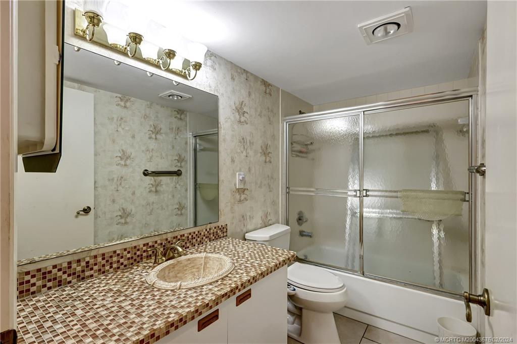 1950 SW Palm City Road 14204