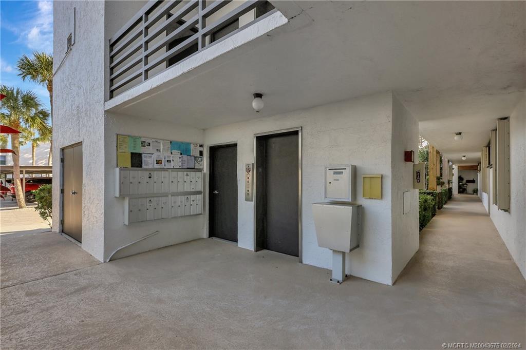 1950 SW Palm City Road 14204