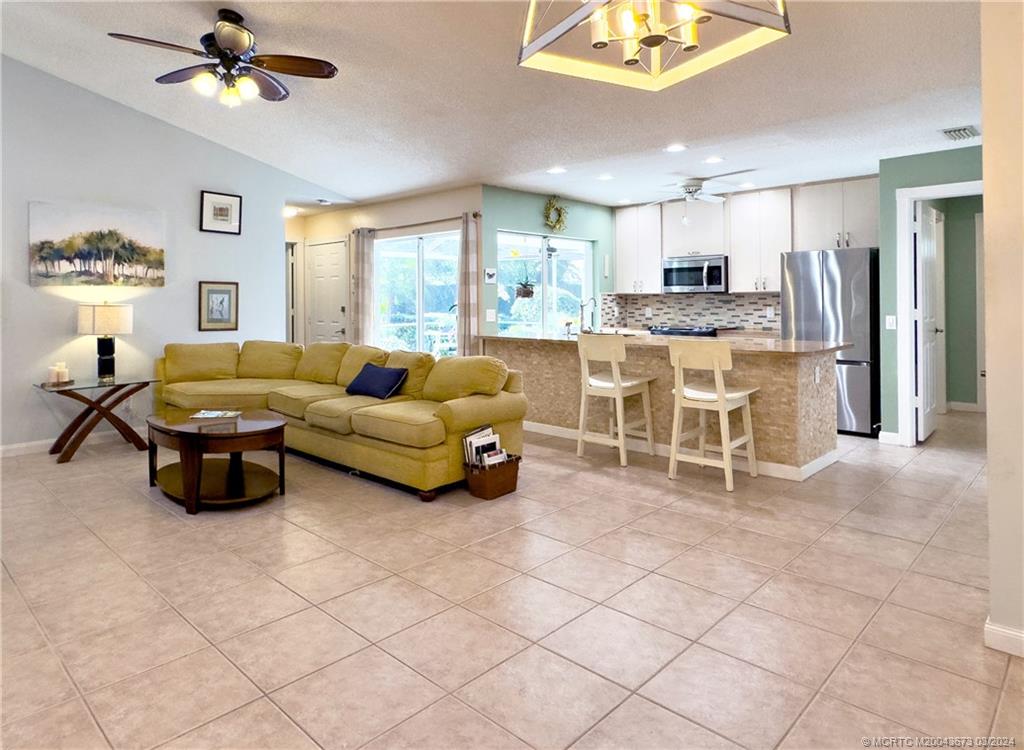 1533 SW Waterfall Blvd