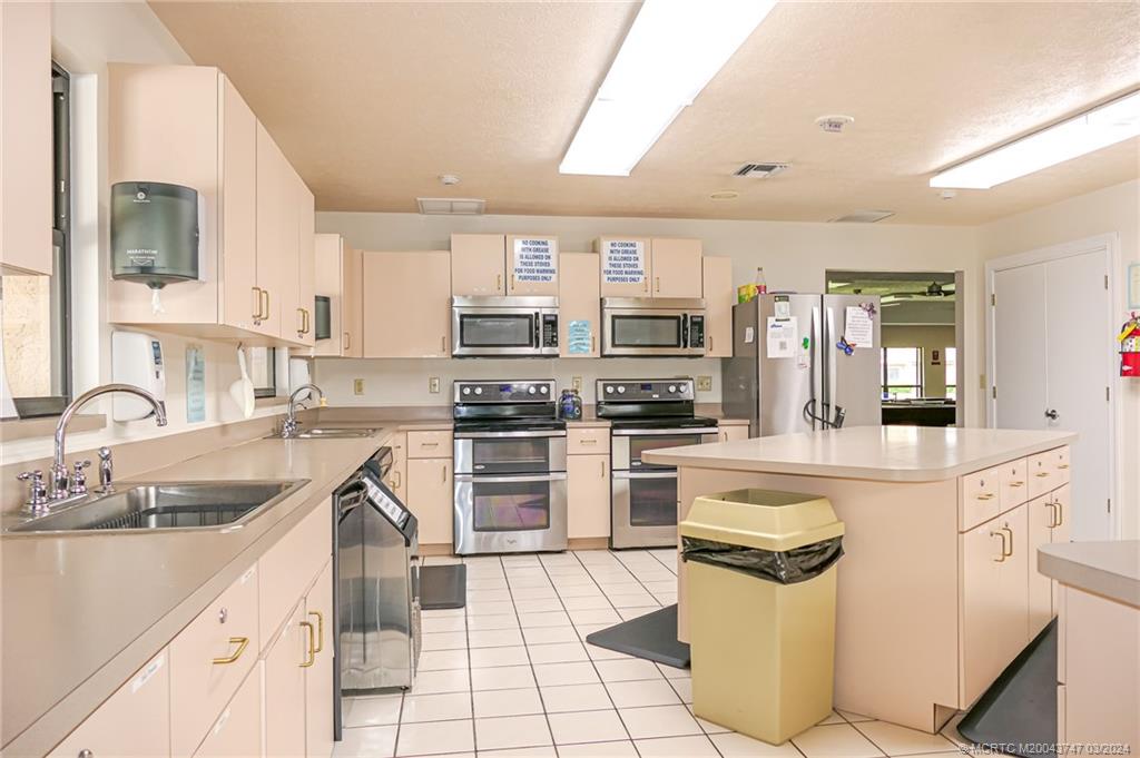 2716 SW Toronado Trail