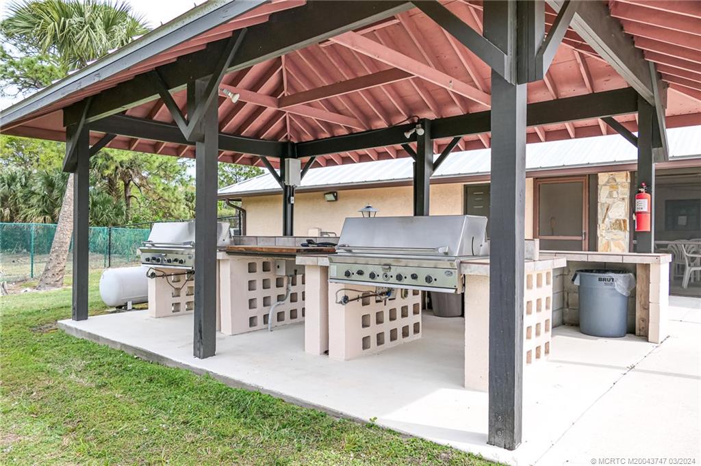 2716 SW Toronado Trail