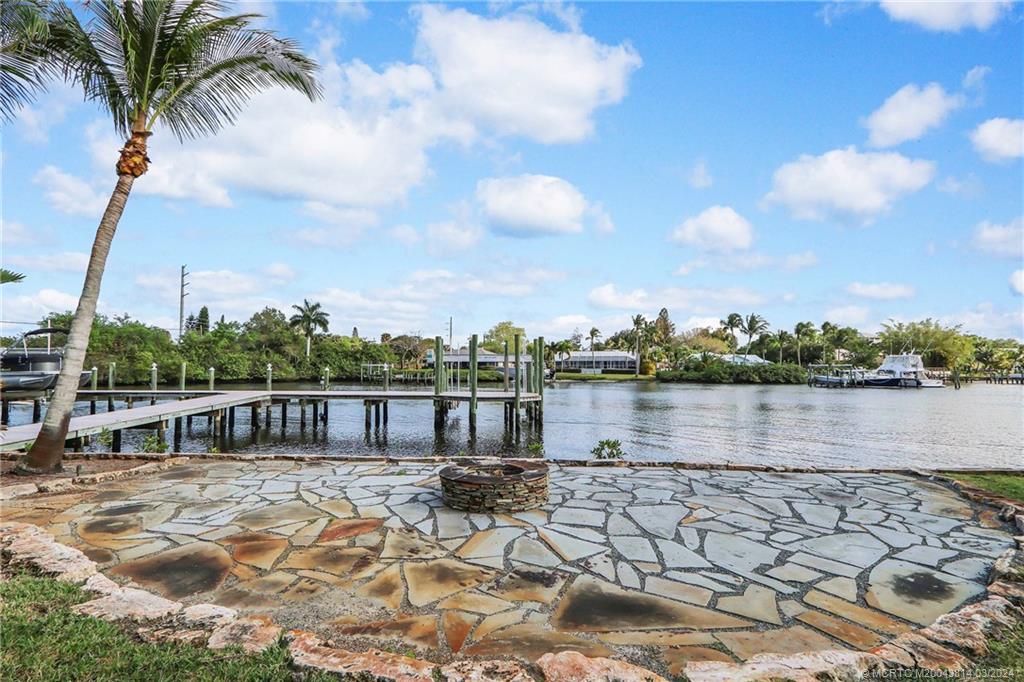 609 SW Overlook Drive