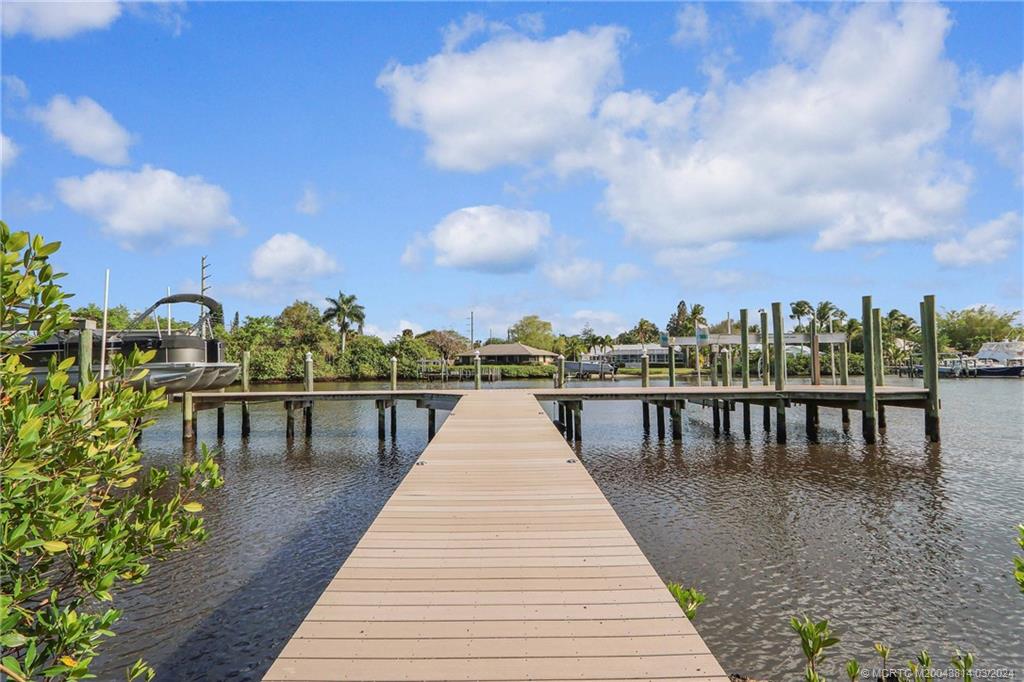 609 SW Overlook Drive