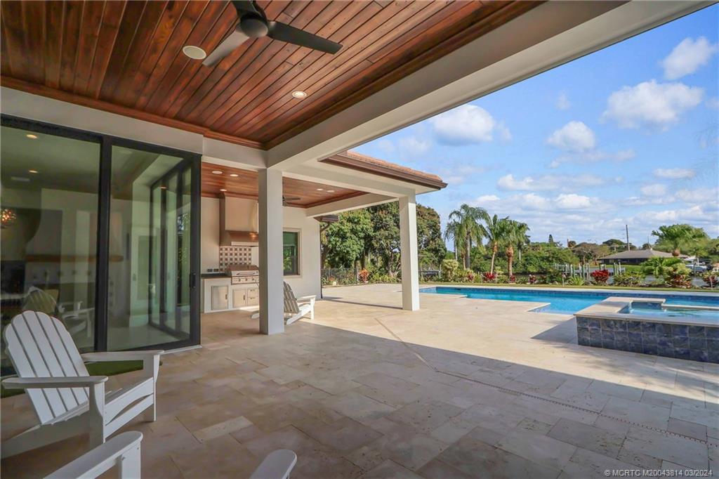 609 SW Overlook Drive