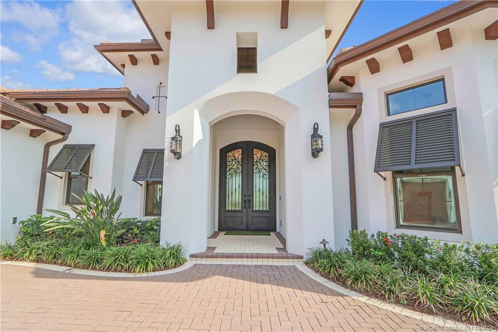 609 SW Overlook Drive