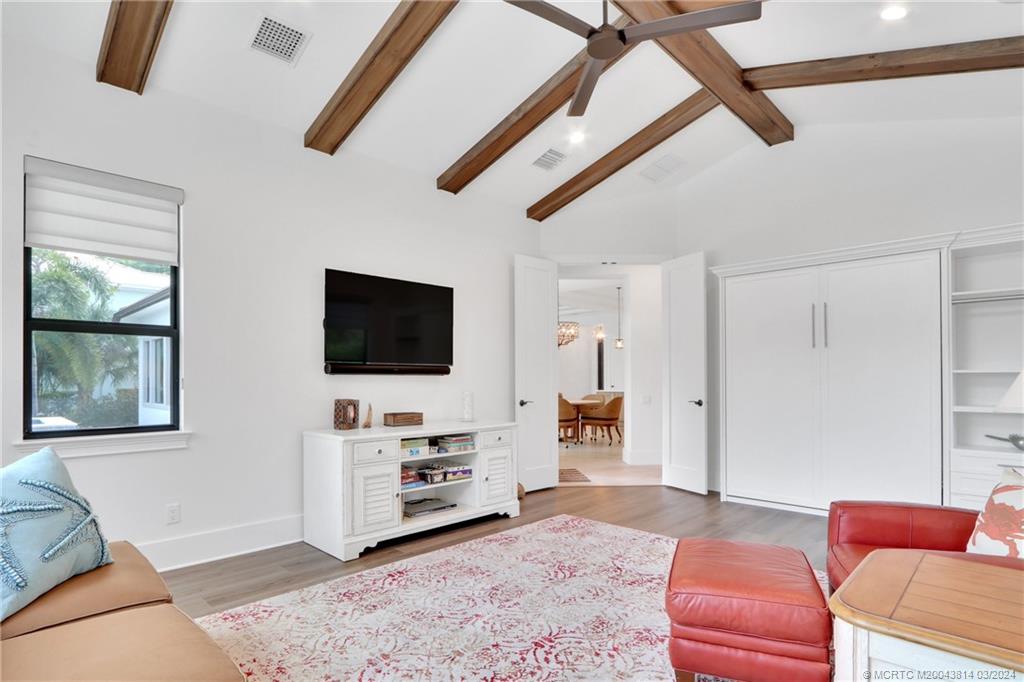 609 SW Overlook Drive