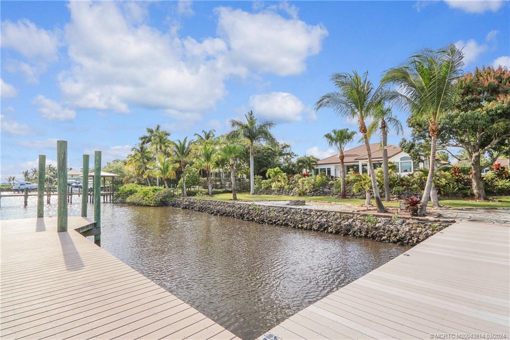 609 SW Overlook Drive