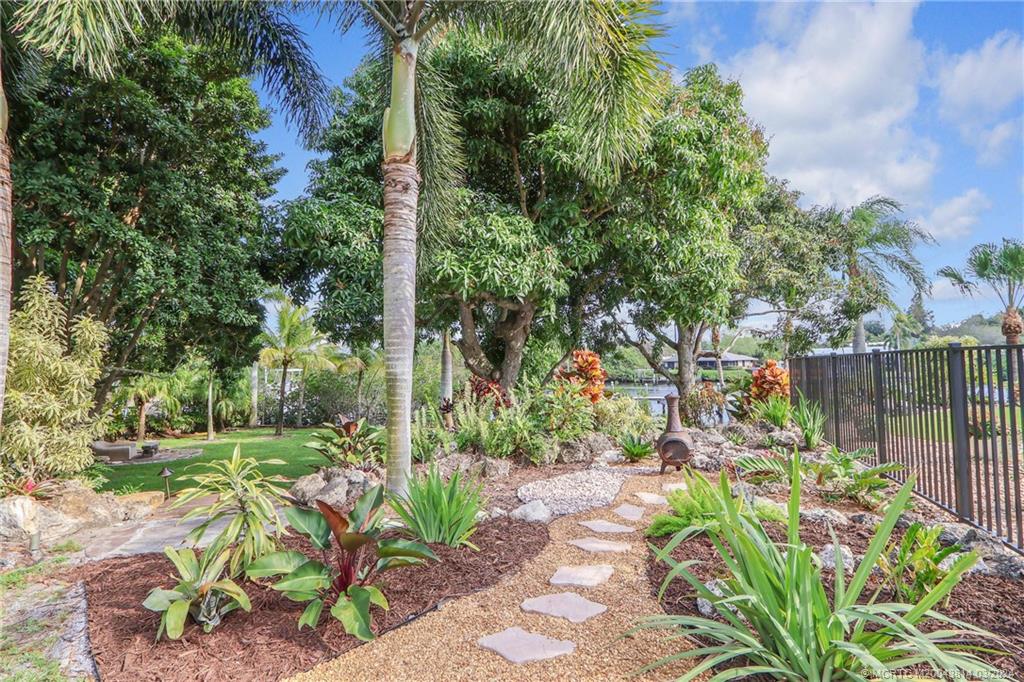 609 SW Overlook Drive