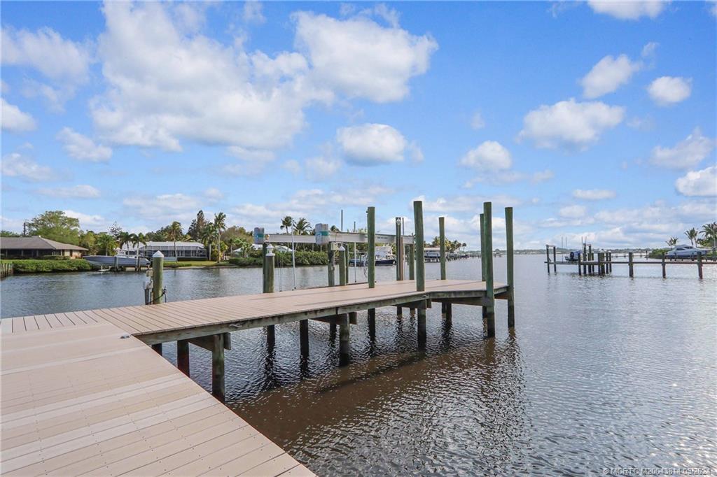 609 SW Overlook Drive