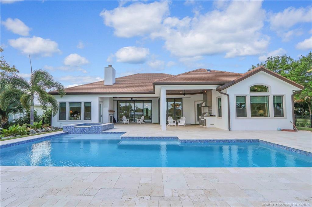 609 SW Overlook Drive