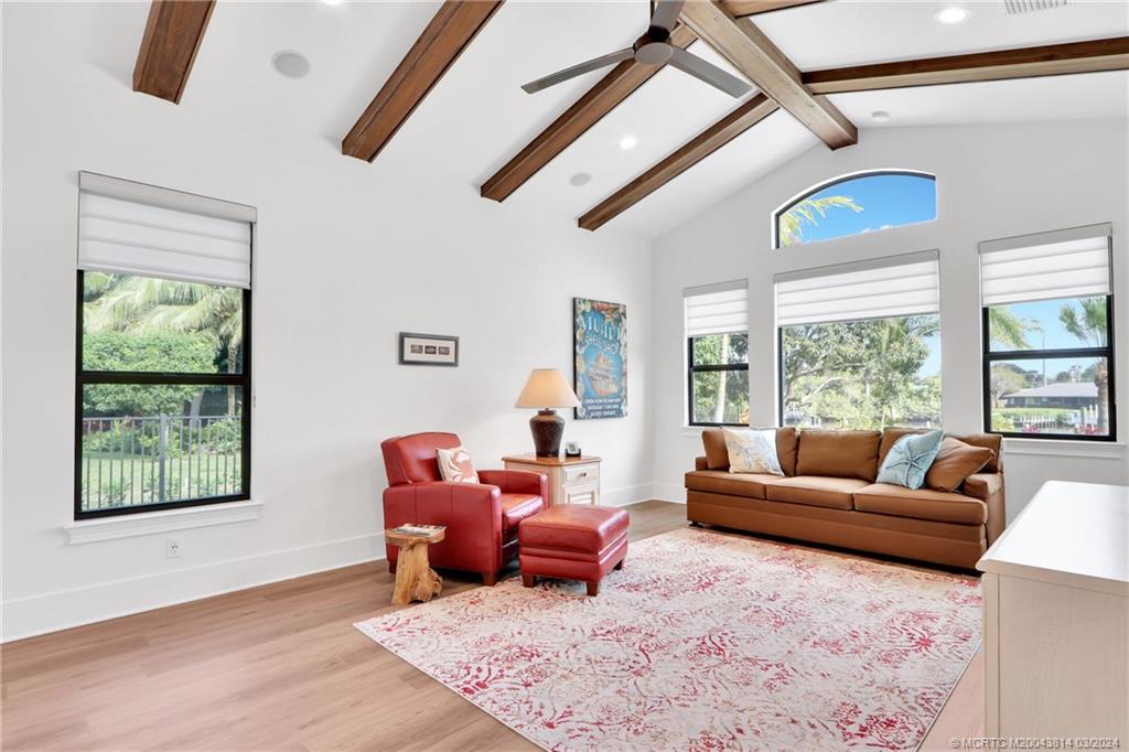 609 SW Overlook Drive