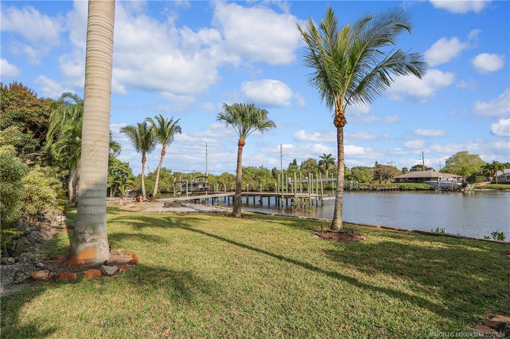 609 SW Overlook Drive