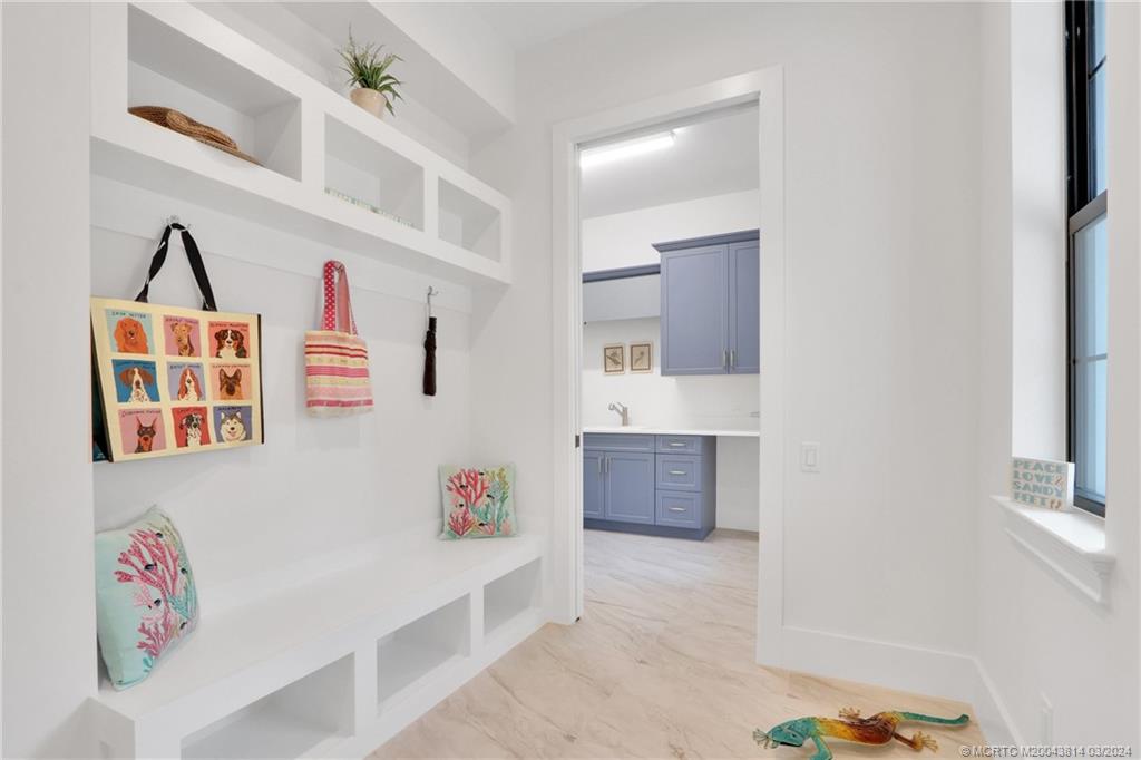 609 SW Overlook Drive