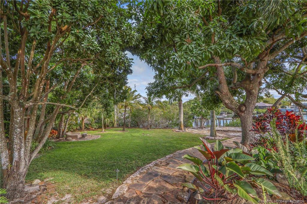 609 SW Overlook Drive