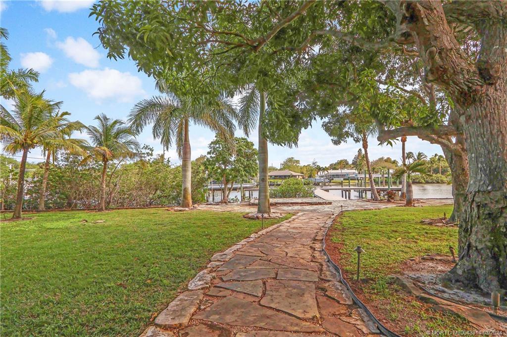 609 SW Overlook Drive