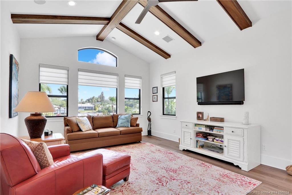 609 SW Overlook Drive