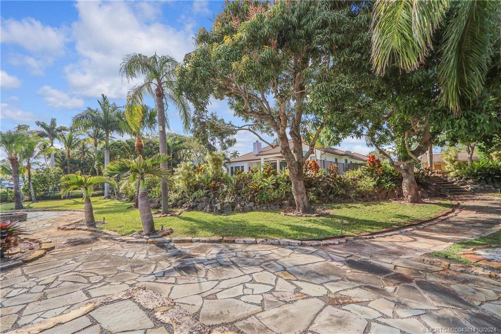 609 SW Overlook Drive