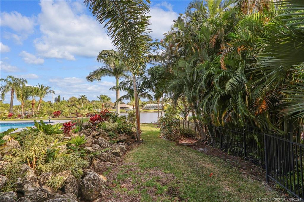 609 SW Overlook Drive