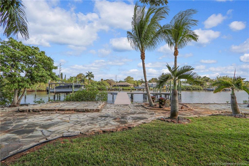 609 SW Overlook Drive