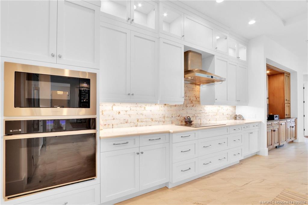 609 SW Overlook Drive