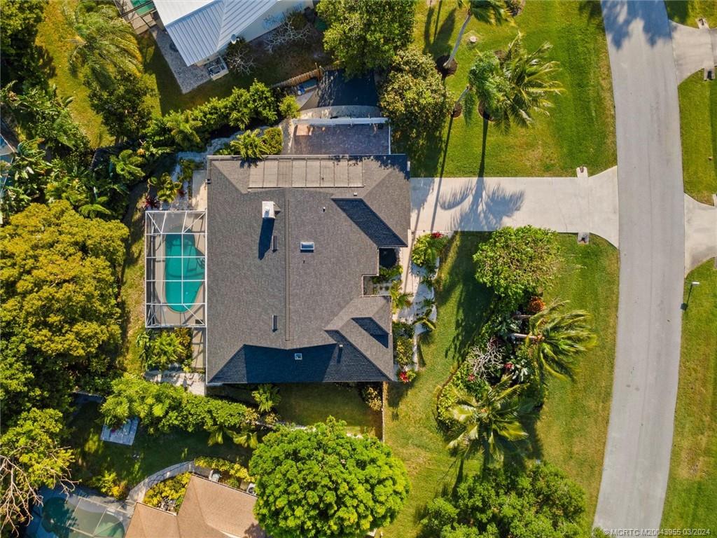 3082 NE Ivy Lane
