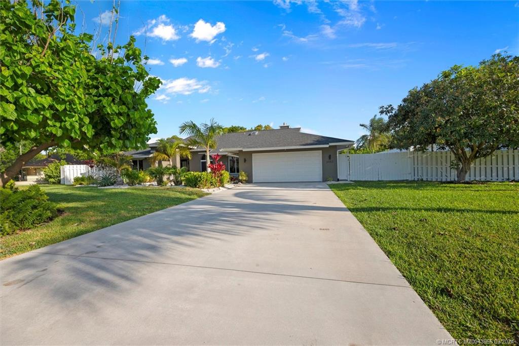 3082 NE Ivy Lane