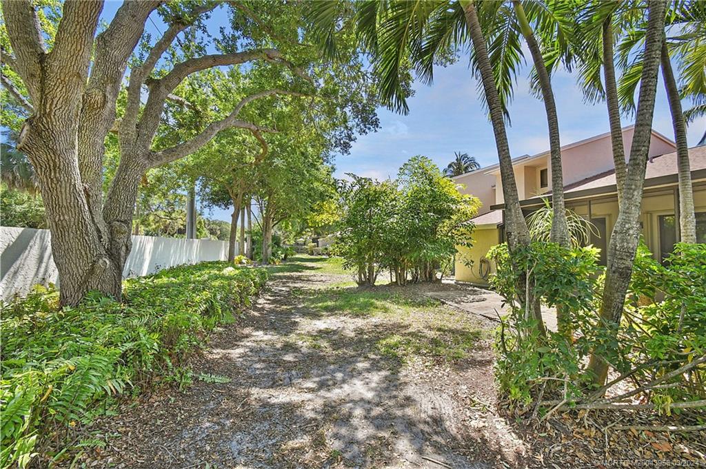 1631 SW Crossing Circle