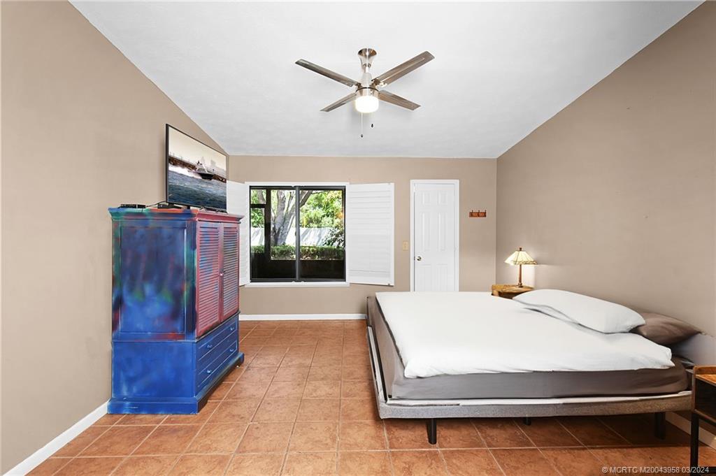 1631 SW Crossing Circle