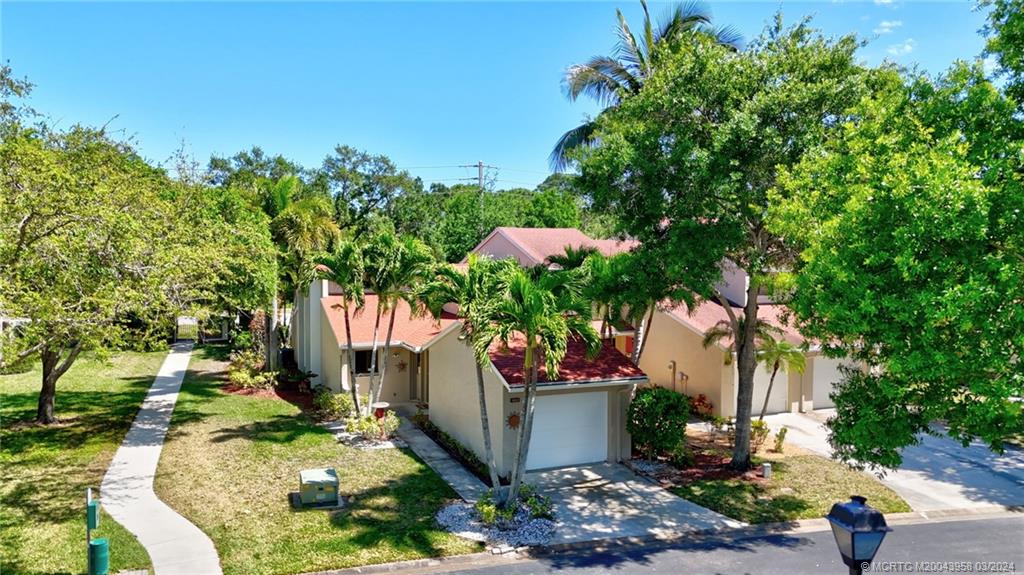 1631 SW Crossing Circle