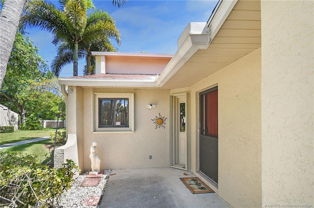 1631 SW Crossing Circle