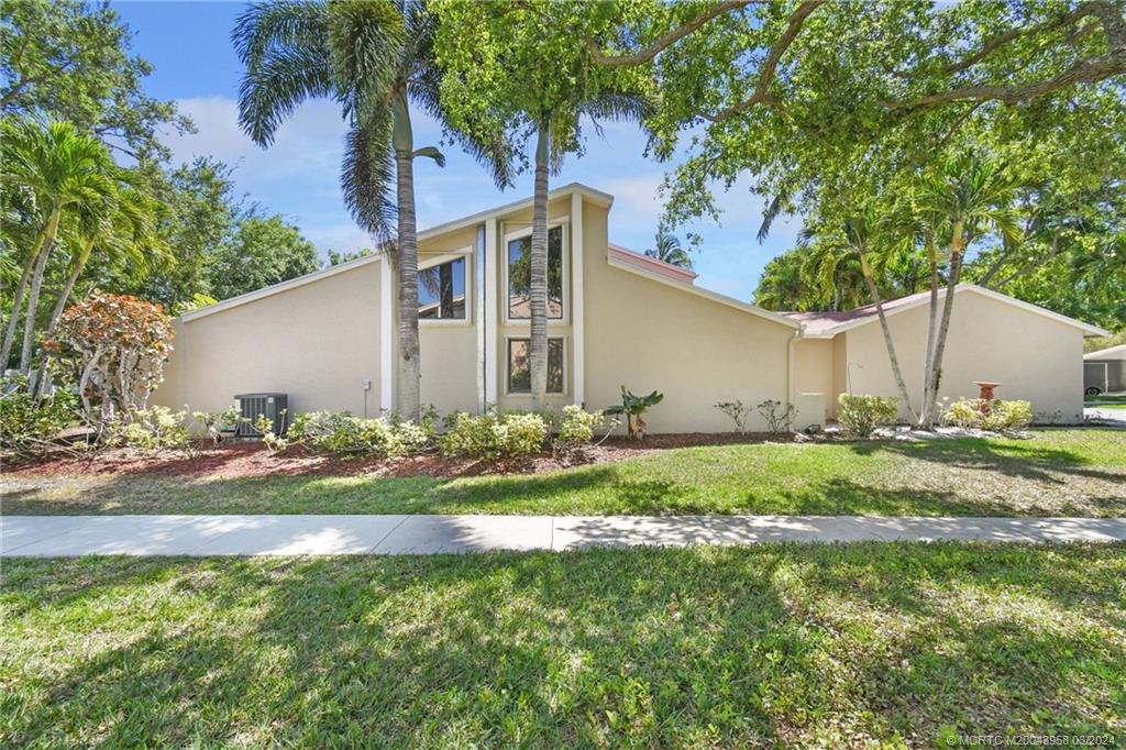 1631 SW Crossing Circle