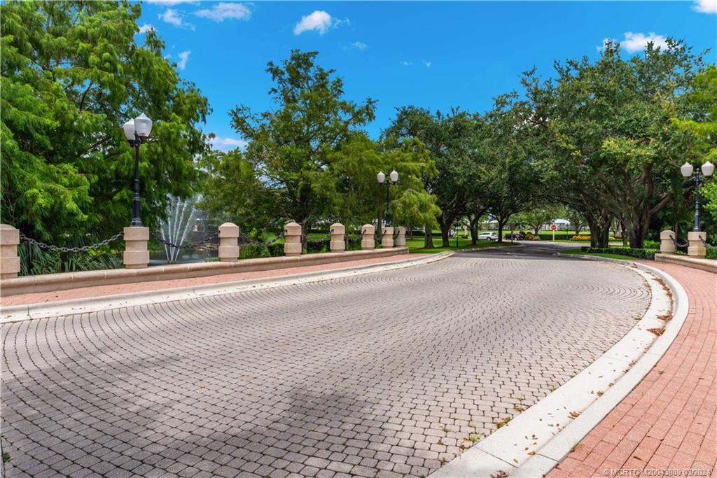 2870 SW Brighton Way