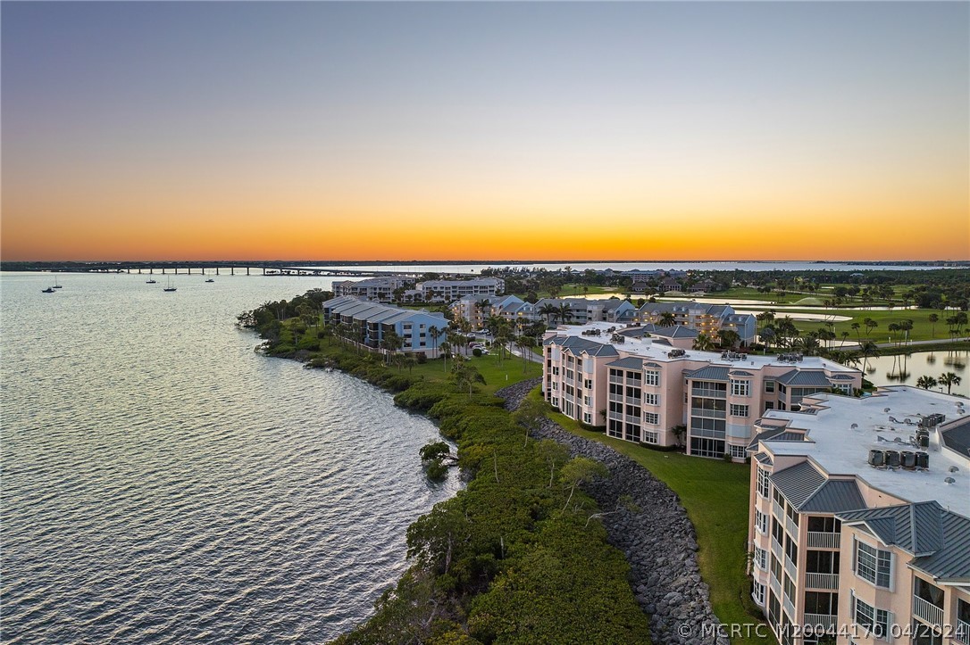 5700 NE Island Cove Way 4302