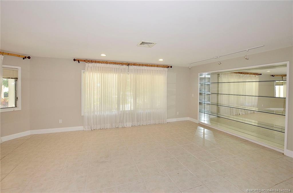 118 Hillcrest Drive