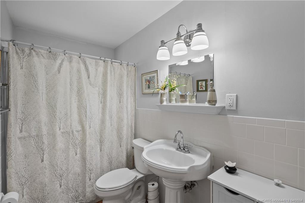 8711 SE Eagle Avenue