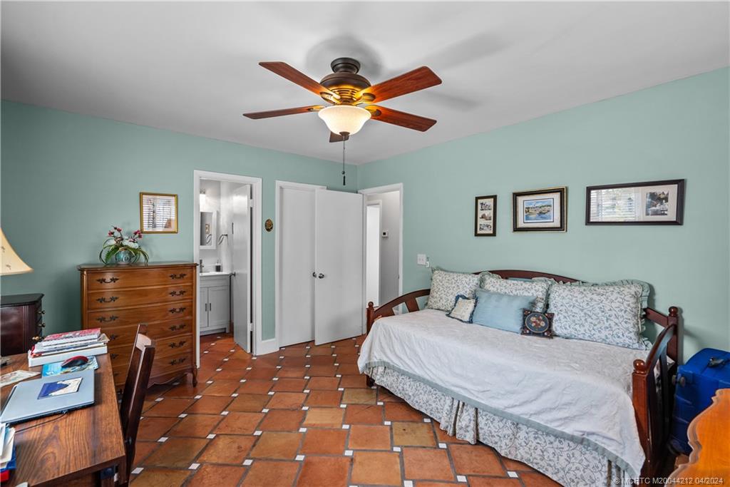 8711 SE Eagle Avenue