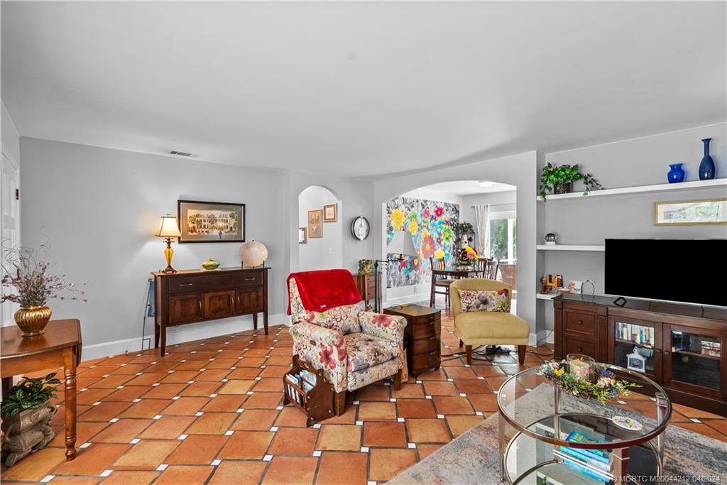 8711 SE Eagle Avenue