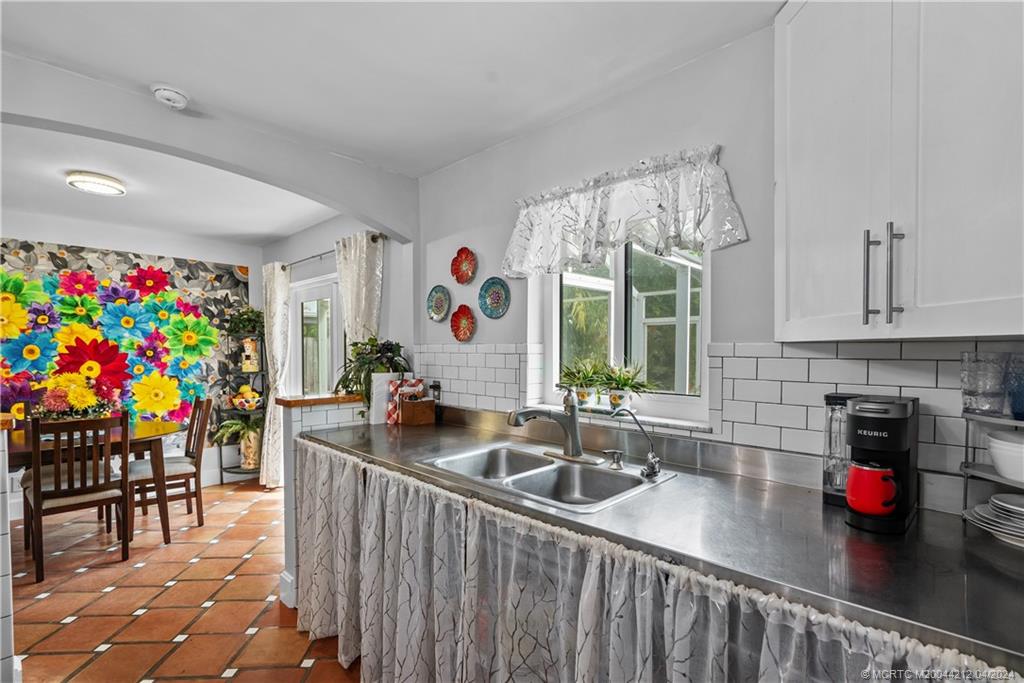 8711 SE Eagle Avenue