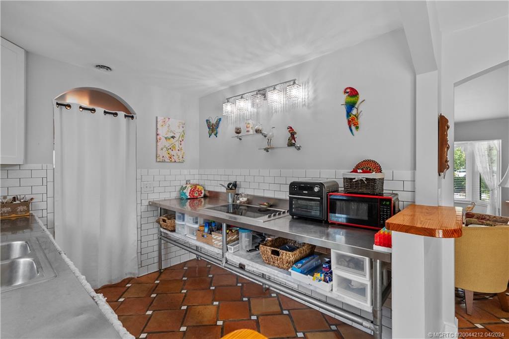 8711 SE Eagle Avenue