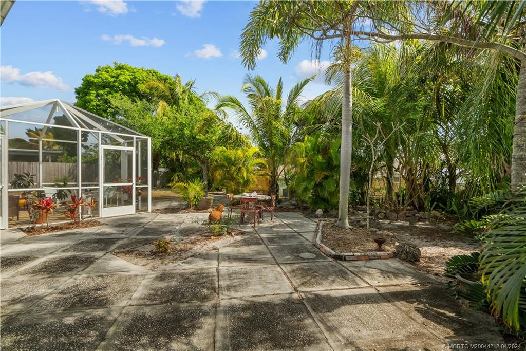 8711 SE Eagle Avenue