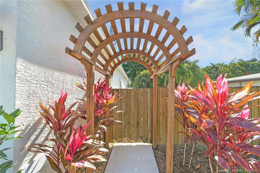 2501 NW South Manor Avenue