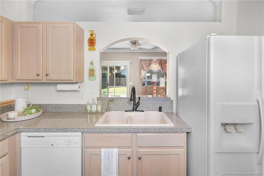 2501 NW South Manor Avenue