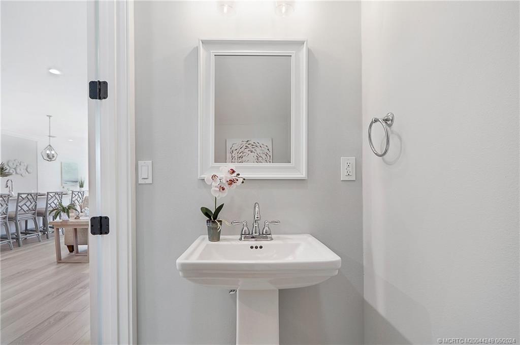 4639 SE Manatee Lane