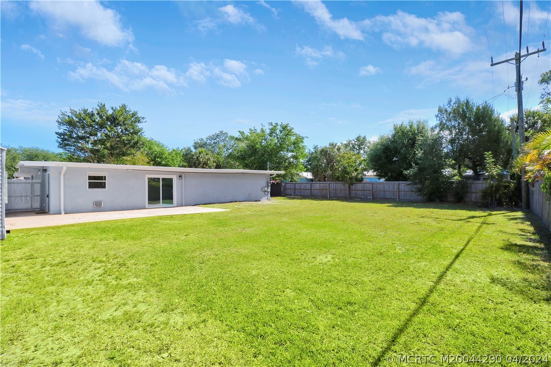 327 SW Dyer Drive