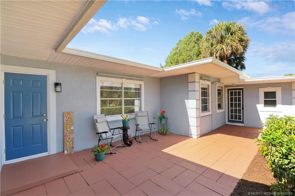 327 SW Dyer Drive